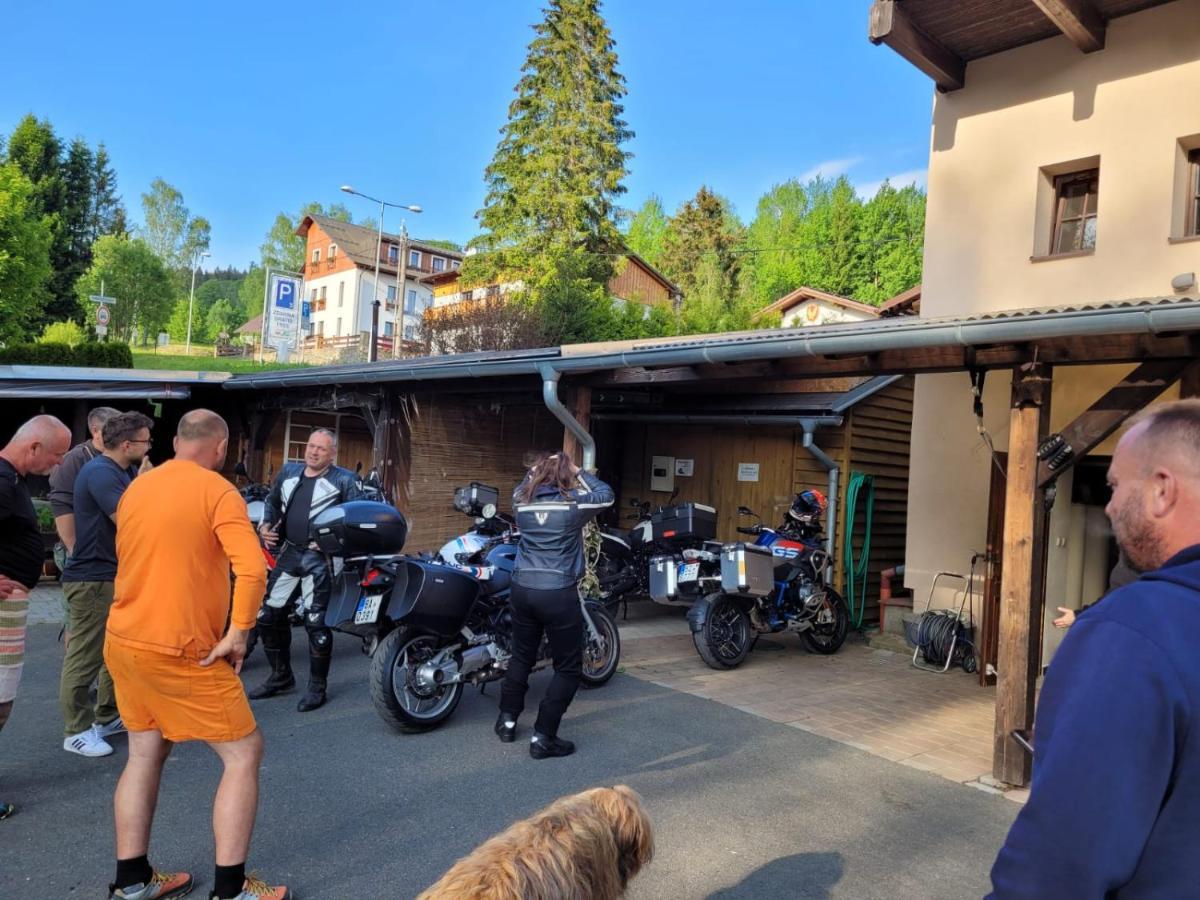 Pension Aura Spicak, Nektere Pokoje Se Saunou Zelezna Ruda Exterior photo